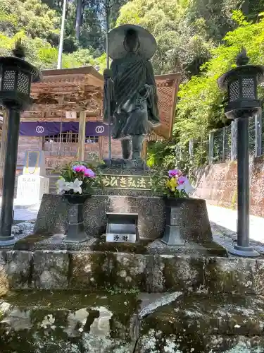 神峯寺の{uncategorized: "未分類", other: "その他", undefined: "問題あり", building: "その他建物", grave: "お墓", sacred_gate: "鳥居", guardian: "狛犬", statue: "像", buddha: "仏像", history: "歴史", nature: "自然", garden: "庭園", animal: "動物", pagoda: "塔", temizu: "手水舎", mountain_gate: "山門・神門", sanctuary: "本殿・本堂", subordinate: "末社・摂社", art: "芸術", scenery: "景色", jizo: "地蔵", ema: "絵馬", goshuin: "御朱印", omikuji: "おみくじ", items: "授与品その他", amulet: "お守り", goshuincho: "御朱印帳", eats: "食事", festival: "お祭り", votive_dance: "神楽", shichigosan: "七五三参", wedding: "結婚式", experience: "体験その他", initially: "初詣", around: "周辺", anti_infection: "感染症対策"}