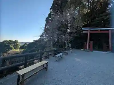 霧島東神社の{uncategorized: "未分類", other: "その他", undefined: "問題あり", building: "その他建物", grave: "お墓", sacred_gate: "鳥居", guardian: "狛犬", statue: "像", buddha: "仏像", history: "歴史", nature: "自然", garden: "庭園", animal: "動物", pagoda: "塔", temizu: "手水舎", mountain_gate: "山門・神門", sanctuary: "本殿・本堂", subordinate: "末社・摂社", art: "芸術", scenery: "景色", jizo: "地蔵", ema: "絵馬", goshuin: "御朱印", omikuji: "おみくじ", items: "授与品その他", amulet: "お守り", goshuincho: "御朱印帳", eats: "食事", festival: "お祭り", votive_dance: "神楽", shichigosan: "七五三参", wedding: "結婚式", experience: "体験その他", initially: "初詣", around: "周辺", anti_infection: "感染症対策"}