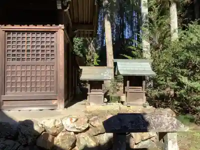 神明白山社相殿(杁下)の末社・摂社