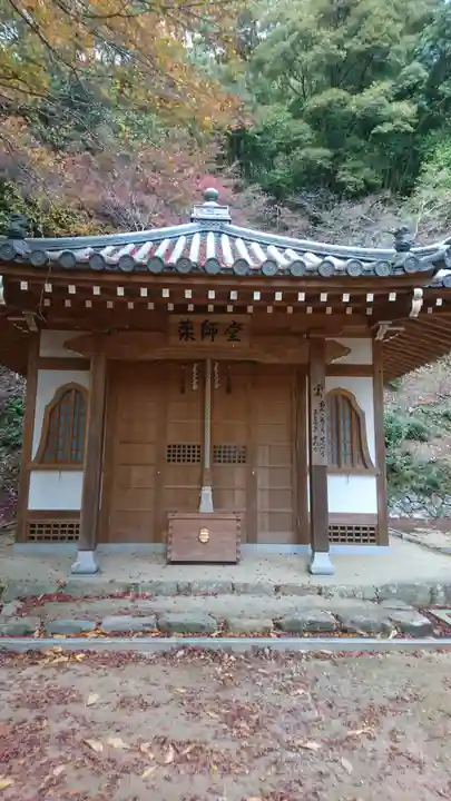 石龕寺の本殿・本堂