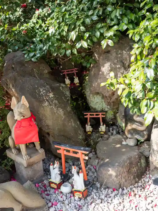 東京羽田 穴守稲荷神社の{uncategorized: "未分類", other: "その他", undefined: "問題あり", building: "その他建物", grave: "お墓", sacred_gate: "鳥居", guardian: "狛犬", statue: "像", buddha: "仏像", history: "歴史", nature: "自然", garden: "庭園", animal: "動物", pagoda: "塔", temizu: "手水舎", mountain_gate: "山門・神門", sanctuary: "本殿・本堂", subordinate: "末社・摂社", art: "芸術", scenery: "景色", jizo: "地蔵", ema: "絵馬", goshuin: "御朱印", omikuji: "おみくじ", items: "授与品その他", amulet: "お守り", goshuincho: "御朱印帳", eats: "食事", festival: "お祭り", votive_dance: "神楽", shichigosan: "七五三参", wedding: "結婚式", experience: "体験その他", initially: "初詣", around: "周辺", anti_infection: "感染症対策"}