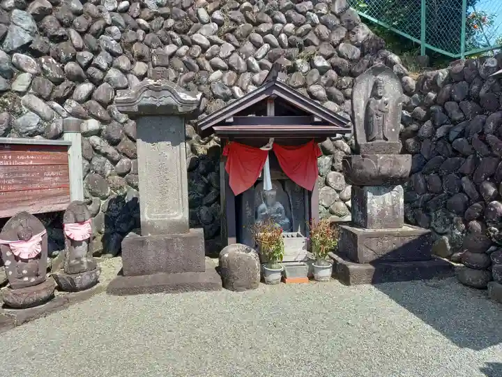 白地蔵尊(神奈川県)