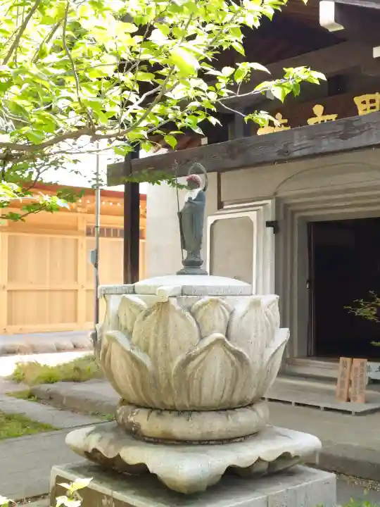 秩父札所十三番 慈眼寺の{uncategorized: "未分類", other: "その他", undefined: "問題あり", building: "その他建物", grave: "お墓", sacred_gate: "鳥居", guardian: "狛犬", statue: "像", buddha: "仏像", history: "歴史", nature: "自然", garden: "庭園", animal: "動物", pagoda: "塔", temizu: "手水舎", mountain_gate: "山門・神門", sanctuary: "本殿・本堂", subordinate: "末社・摂社", art: "芸術", scenery: "景色", jizo: "地蔵", ema: "絵馬", goshuin: "御朱印", omikuji: "おみくじ", items: "授与品その他", amulet: "お守り", goshuincho: "御朱印帳", eats: "食事", festival: "お祭り", votive_dance: "神楽", shichigosan: "七五三参", wedding: "結婚式", experience: "体験その他", initially: "初詣", around: "周辺", anti_infection: "感染症対策"}