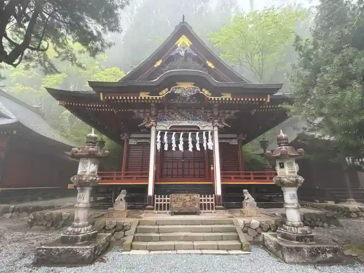 三峯神社の{uncategorized: "未分類", other: "その他", undefined: "問題あり", building: "その他建物", grave: "お墓", sacred_gate: "鳥居", guardian: "狛犬", statue: "像", buddha: "仏像", history: "歴史", nature: "自然", garden: "庭園", animal: "動物", pagoda: "塔", temizu: "手水舎", mountain_gate: "山門・神門", sanctuary: "本殿・本堂", subordinate: "末社・摂社", art: "芸術", scenery: "景色", jizo: "地蔵", ema: "絵馬", goshuin: "御朱印", omikuji: "おみくじ", items: "授与品その他", amulet: "お守り", goshuincho: "御朱印帳", eats: "食事", festival: "お祭り", votive_dance: "神楽", shichigosan: "七五三参", wedding: "結婚式", experience: "体験その他", initially: "初詣", around: "周辺", anti_infection: "感染症対策"}