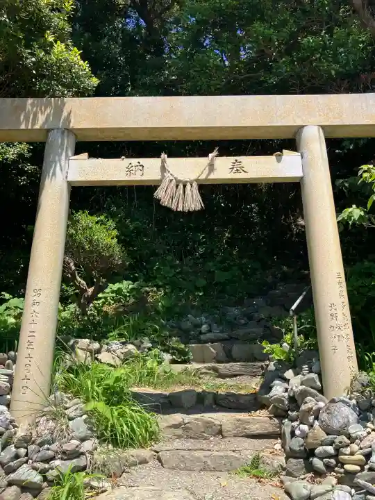 伊射波神社の{uncategorized: "未分類", other: "その他", undefined: "問題あり", building: "その他建物", grave: "お墓", sacred_gate: "鳥居", guardian: "狛犬", statue: "像", buddha: "仏像", history: "歴史", nature: "自然", garden: "庭園", animal: "動物", pagoda: "塔", temizu: "手水舎", mountain_gate: "山門・神門", sanctuary: "本殿・本堂", subordinate: "末社・摂社", art: "芸術", scenery: "景色", jizo: "地蔵", ema: "絵馬", goshuin: "御朱印", omikuji: "おみくじ", items: "授与品その他", amulet: "お守り", goshuincho: "御朱印帳", eats: "食事", festival: "お祭り", votive_dance: "神楽", shichigosan: "七五三参", wedding: "結婚式", experience: "体験その他", initially: "初詣", around: "周辺", anti_infection: "感染症対策"}