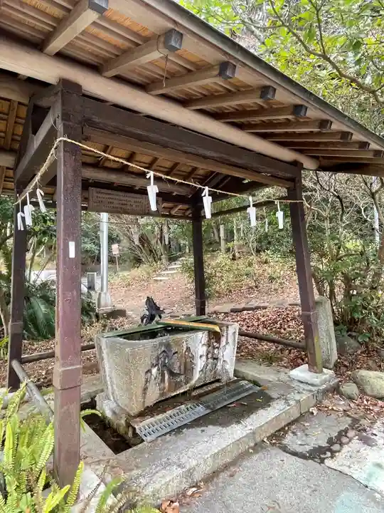 上野神社の手水舎