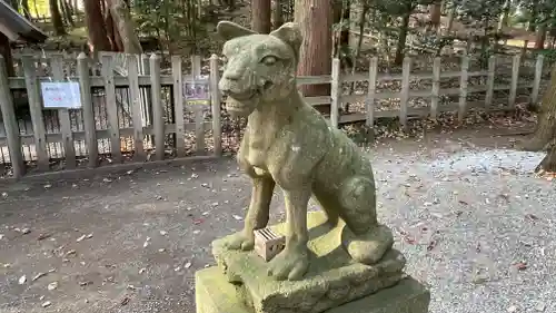 宝登山神社奥宮の狛犬