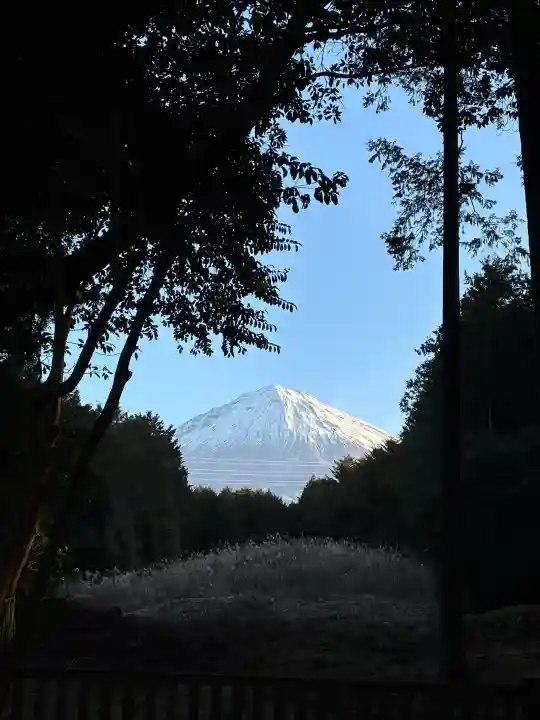 山宮浅間神社の{uncategorized: "未分類", other: "その他", undefined: "問題あり", building: "その他建物", grave: "お墓", sacred_gate: "鳥居", guardian: "狛犬", statue: "像", buddha: "仏像", history: "歴史", nature: "自然", garden: "庭園", animal: "動物", pagoda: "塔", temizu: "手水舎", mountain_gate: "山門・神門", sanctuary: "本殿・本堂", subordinate: "末社・摂社", art: "芸術", scenery: "景色", jizo: "地蔵", ema: "絵馬", goshuin: "御朱印", omikuji: "おみくじ", items: "授与品その他", amulet: "お守り", goshuincho: "御朱印帳", eats: "食事", festival: "お祭り", votive_dance: "神楽", shichigosan: "七五三参", wedding: "結婚式", experience: "体験その他", initially: "初詣", around: "周辺", anti_infection: "感染症対策"}