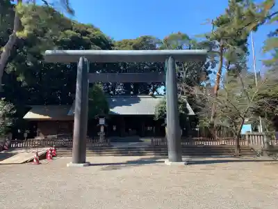 埼玉縣護國神社の{uncategorized: "未分類", other: "その他", undefined: "問題あり", building: "その他建物", grave: "お墓", sacred_gate: "鳥居", guardian: "狛犬", statue: "像", buddha: "仏像", history: "歴史", nature: "自然", garden: "庭園", animal: "動物", pagoda: "塔", temizu: "手水舎", mountain_gate: "山門・神門", sanctuary: "本殿・本堂", subordinate: "末社・摂社", art: "芸術", scenery: "景色", jizo: "地蔵", ema: "絵馬", goshuin: "御朱印", omikuji: "おみくじ", items: "授与品その他", amulet: "お守り", goshuincho: "御朱印帳", eats: "食事", festival: "お祭り", votive_dance: "神楽", shichigosan: "七五三参", wedding: "結婚式", experience: "体験その他", initially: "初詣", around: "周辺", anti_infection: "感染症対策"}