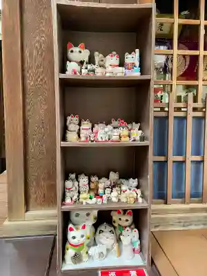 三光稲荷神社の{uncategorized: "未分類", other: "その他", undefined: "問題あり", building: "その他建物", grave: "お墓", sacred_gate: "鳥居", guardian: "狛犬", statue: "像", buddha: "仏像", history: "歴史", nature: "自然", garden: "庭園", animal: "動物", pagoda: "塔", temizu: "手水舎", mountain_gate: "山門・神門", sanctuary: "本殿・本堂", subordinate: "末社・摂社", art: "芸術", scenery: "景色", jizo: "地蔵", ema: "絵馬", goshuin: "御朱印", omikuji: "おみくじ", items: "授与品その他", amulet: "お守り", goshuincho: "御朱印帳", eats: "食事", festival: "お祭り", votive_dance: "神楽", shichigosan: "七五三参", wedding: "結婚式", experience: "体験その他", initially: "初詣", around: "周辺", anti_infection: "感染症対策"}