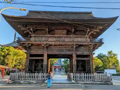 甚目寺の山門・神門