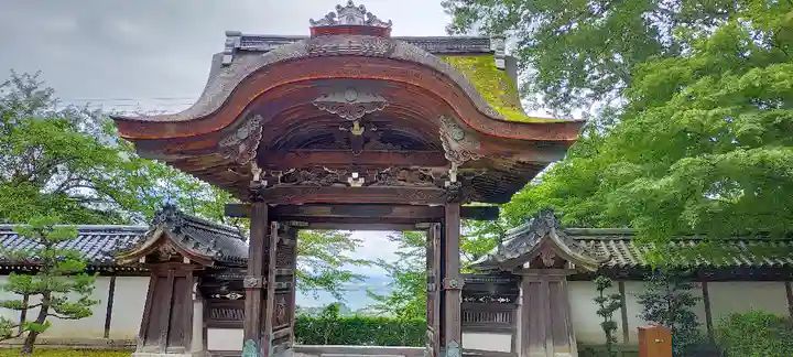 西教寺の山門・神門