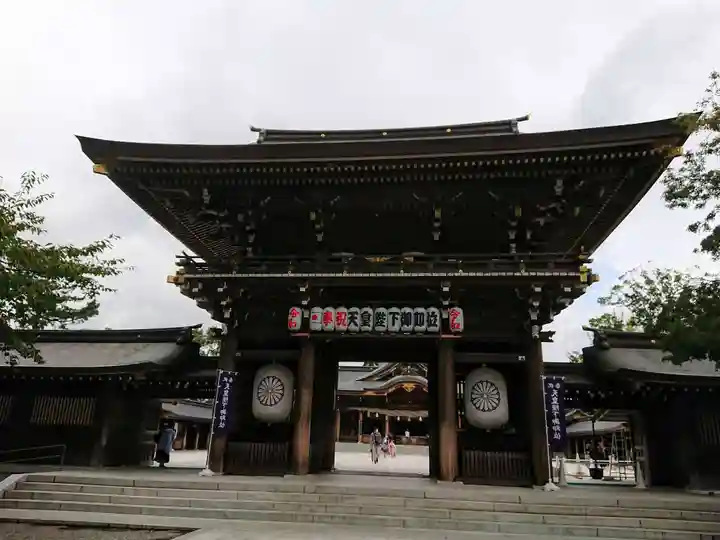 寒川神社の山門・神門