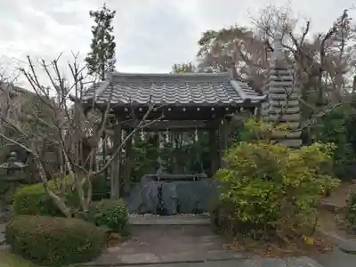 大学院の手水舎