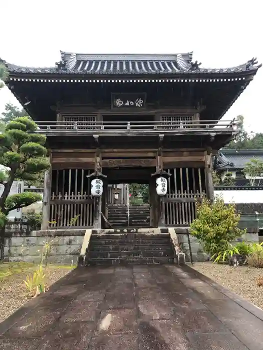 観音寺の山門