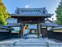 感応寺の山門・神門