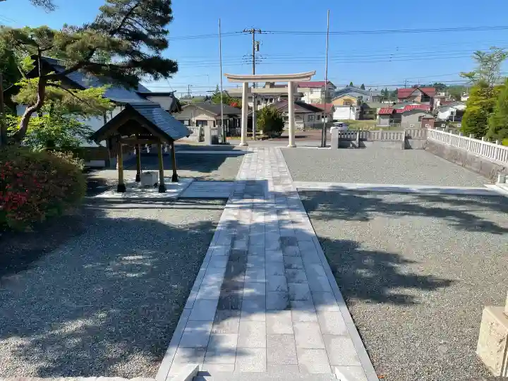 伊奈神社の{uncategorized: "未分類", other: "その他", undefined: "問題あり", building: "その他建物", grave: "お墓", sacred_gate: "鳥居", guardian: "狛犬", statue: "像", buddha: "仏像", history: "歴史", nature: "自然", garden: "庭園", animal: "動物", pagoda: "塔", temizu: "手水舎", mountain_gate: "山門・神門", sanctuary: "本殿・本堂", subordinate: "末社・摂社", art: "芸術", scenery: "景色", jizo: "地蔵", ema: "絵馬", goshuin: "御朱印", omikuji: "おみくじ", items: "授与品その他", amulet: "お守り", goshuincho: "御朱印帳", eats: "食事", festival: "お祭り", votive_dance: "神楽", shichigosan: "七五三参", wedding: "結婚式", experience: "体験その他", initially: "初詣", around: "周辺", anti_infection: "感染症対策"}