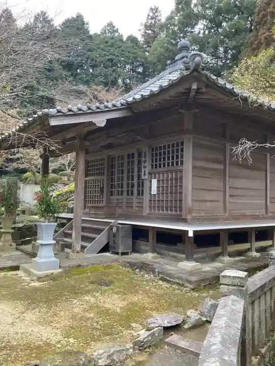 三角寺の{uncategorized: "未分類", other: "その他", undefined: "問題あり", building: "その他建物", grave: "お墓", sacred_gate: "鳥居", guardian: "狛犬", statue: "像", buddha: "仏像", history: "歴史", nature: "自然", garden: "庭園", animal: "動物", pagoda: "塔", temizu: "手水舎", mountain_gate: "山門・神門", sanctuary: "本殿・本堂", subordinate: "末社・摂社", art: "芸術", scenery: "景色", jizo: "地蔵", ema: "絵馬", goshuin: "御朱印", omikuji: "おみくじ", items: "授与品その他", amulet: "お守り", goshuincho: "御朱印帳", eats: "食事", festival: "お祭り", votive_dance: "神楽", shichigosan: "七五三参", wedding: "結婚式", experience: "体験その他", initially: "初詣", around: "周辺", anti_infection: "感染症対策"}