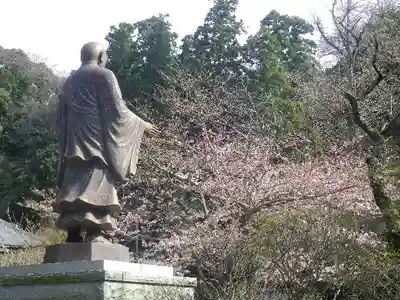 妙本寺の像