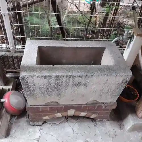 徳永稲荷大明神の手水舎