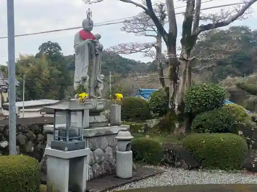 普門寺の{uncategorized: "未分類", other: "その他", undefined: "問題あり", building: "その他建物", grave: "お墓", sacred_gate: "鳥居", guardian: "狛犬", statue: "像", buddha: "仏像", history: "歴史", nature: "自然", garden: "庭園", animal: "動物", pagoda: "塔", temizu: "手水舎", mountain_gate: "山門・神門", sanctuary: "本殿・本堂", subordinate: "末社・摂社", art: "芸術", scenery: "景色", jizo: "地蔵", ema: "絵馬", goshuin: "御朱印", omikuji: "おみくじ", items: "授与品その他", amulet: "お守り", goshuincho: "御朱印帳", eats: "食事", festival: "お祭り", votive_dance: "神楽", shichigosan: "七五三参", wedding: "結婚式", experience: "体験その他", initially: "初詣", around: "周辺", anti_infection: "感染症対策"}