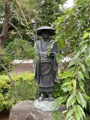 蓮花寺の像