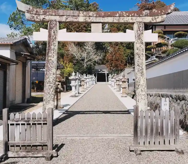 名居神社の{uncategorized: "未分類", other: "その他", undefined: "問題あり", building: "その他建物", grave: "お墓", sacred_gate: "鳥居", guardian: "狛犬", statue: "像", buddha: "仏像", history: "歴史", nature: "自然", garden: "庭園", animal: "動物", pagoda: "塔", temizu: "手水舎", mountain_gate: "山門・神門", sanctuary: "本殿・本堂", subordinate: "末社・摂社", art: "芸術", scenery: "景色", jizo: "地蔵", ema: "絵馬", goshuin: "御朱印", omikuji: "おみくじ", items: "授与品その他", amulet: "お守り", goshuincho: "御朱印帳", eats: "食事", festival: "お祭り", votive_dance: "神楽", shichigosan: "七五三参", wedding: "結婚式", experience: "体験その他", initially: "初詣", around: "周辺", anti_infection: "感染症対策"}