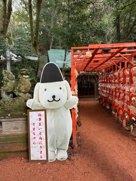 石浦神社の{uncategorized: "未分類", other: "その他", undefined: "問題あり", building: "その他建物", grave: "お墓", sacred_gate: "鳥居", guardian: "狛犬", statue: "像", buddha: "仏像", history: "歴史", nature: "自然", garden: "庭園", animal: "動物", pagoda: "塔", temizu: "手水舎", mountain_gate: "山門・神門", sanctuary: "本殿・本堂", subordinate: "末社・摂社", art: "芸術", scenery: "景色", jizo: "地蔵", ema: "絵馬", goshuin: "御朱印", omikuji: "おみくじ", items: "授与品その他", amulet: "お守り", goshuincho: "御朱印帳", eats: "食事", festival: "お祭り", votive_dance: "神楽", shichigosan: "七五三参", wedding: "結婚式", experience: "体験その他", initially: "初詣", around: "周辺", anti_infection: "感染症対策"}