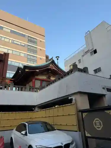 本社三島神社の{uncategorized: "未分類", other: "その他", undefined: "問題あり", building: "その他建物", grave: "お墓", sacred_gate: "鳥居", guardian: "狛犬", statue: "像", buddha: "仏像", history: "歴史", nature: "自然", garden: "庭園", animal: "動物", pagoda: "塔", temizu: "手水舎", mountain_gate: "山門・神門", sanctuary: "本殿・本堂", subordinate: "末社・摂社", art: "芸術", scenery: "景色", jizo: "地蔵", ema: "絵馬", goshuin: "御朱印", omikuji: "おみくじ", items: "授与品その他", amulet: "お守り", goshuincho: "御朱印帳", eats: "食事", festival: "お祭り", votive_dance: "神楽", shichigosan: "七五三参", wedding: "結婚式", experience: "体験その他", initially: "初詣", around: "周辺", anti_infection: "感染症対策"}