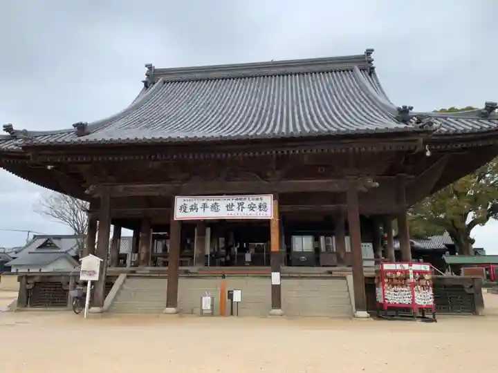 西大寺の本殿・本堂