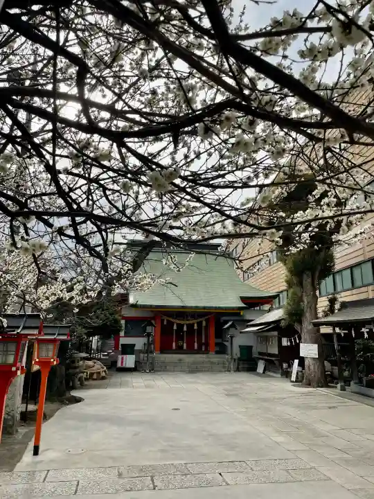 氷川鍬神社の{uncategorized: "未分類", other: "その他", undefined: "問題あり", building: "その他建物", grave: "お墓", sacred_gate: "鳥居", guardian: "狛犬", statue: "像", buddha: "仏像", history: "歴史", nature: "自然", garden: "庭園", animal: "動物", pagoda: "塔", temizu: "手水舎", mountain_gate: "山門・神門", sanctuary: "本殿・本堂", subordinate: "末社・摂社", art: "芸術", scenery: "景色", jizo: "地蔵", ema: "絵馬", goshuin: "御朱印", omikuji: "おみくじ", items: "授与品その他", amulet: "お守り", goshuincho: "御朱印帳", eats: "食事", festival: "お祭り", votive_dance: "神楽", shichigosan: "七五三参", wedding: "結婚式", experience: "体験その他", initially: "初詣", around: "周辺", anti_infection: "感染症対策"}