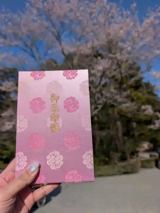 伊勢神宮内宮(皇大神宮)の{uncategorized: "未分類", other: "その他", undefined: "問題あり", building: "その他建物", grave: "お墓", sacred_gate: "鳥居", guardian: "狛犬", statue: "像", buddha: "仏像", history: "歴史", nature: "自然", garden: "庭園", animal: "動物", pagoda: "塔", temizu: "手水舎", mountain_gate: "山門・神門", sanctuary: "本殿・本堂", subordinate: "末社・摂社", art: "芸術", scenery: "景色", jizo: "地蔵", ema: "絵馬", goshuin: "御朱印", omikuji: "おみくじ", items: "授与品その他", amulet: "お守り", goshuincho: "御朱印帳", eats: "食事", festival: "お祭り", votive_dance: "神楽", shichigosan: "七五三参", wedding: "結婚式", experience: "体験その他", initially: "初詣", around: "周辺", anti_infection: "感染症対策"}