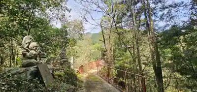 石鉄寺の{uncategorized: "未分類", other: "その他", undefined: "問題あり", building: "その他建物", grave: "お墓", sacred_gate: "鳥居", guardian: "狛犬", statue: "像", buddha: "仏像", history: "歴史", nature: "自然", garden: "庭園", animal: "動物", pagoda: "塔", temizu: "手水舎", mountain_gate: "山門・神門", sanctuary: "本殿・本堂", subordinate: "末社・摂社", art: "芸術", scenery: "景色", jizo: "地蔵", ema: "絵馬", goshuin: "御朱印", omikuji: "おみくじ", items: "授与品その他", amulet: "お守り", goshuincho: "御朱印帳", eats: "食事", festival: "お祭り", votive_dance: "神楽", shichigosan: "七五三参", wedding: "結婚式", experience: "体験その他", initially: "初詣", around: "周辺", anti_infection: "感染症対策"}