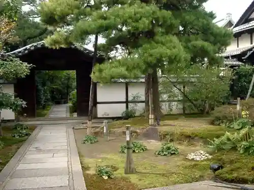 圓徳院の山門