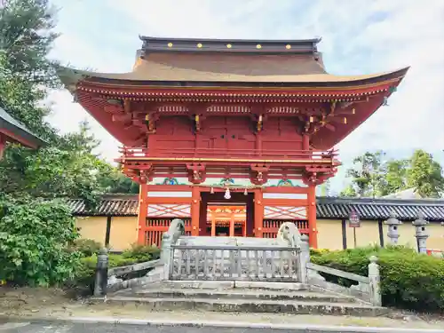 美濃國一宮　南宮大社の山門・神門