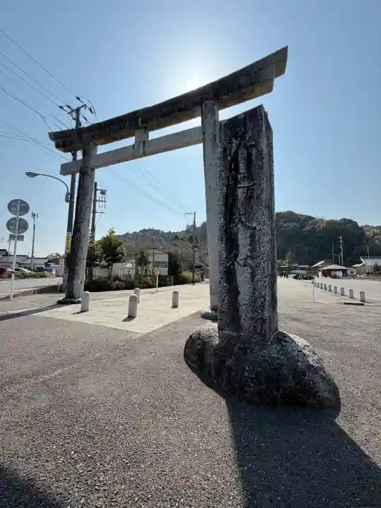 佐太神社の{uncategorized: "未分類", other: "その他", undefined: "問題あり", building: "その他建物", grave: "お墓", sacred_gate: "鳥居", guardian: "狛犬", statue: "像", buddha: "仏像", history: "歴史", nature: "自然", garden: "庭園", animal: "動物", pagoda: "塔", temizu: "手水舎", mountain_gate: "山門・神門", sanctuary: "本殿・本堂", subordinate: "末社・摂社", art: "芸術", scenery: "景色", jizo: "地蔵", ema: "絵馬", goshuin: "御朱印", omikuji: "おみくじ", items: "授与品その他", amulet: "お守り", goshuincho: "御朱印帳", eats: "食事", festival: "お祭り", votive_dance: "神楽", shichigosan: "七五三参", wedding: "結婚式", experience: "体験その他", initially: "初詣", around: "周辺", anti_infection: "感染症対策"}