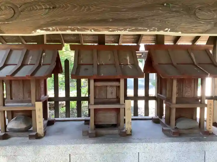 神明社(曽本神明社)の末社・摂社