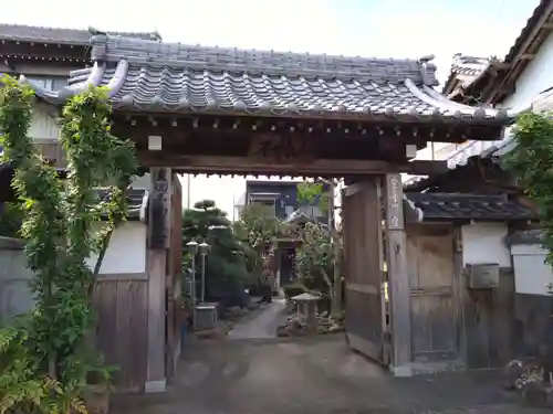 波切不動教会の山門・神門