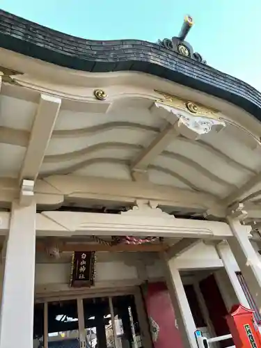 白山神社の本殿