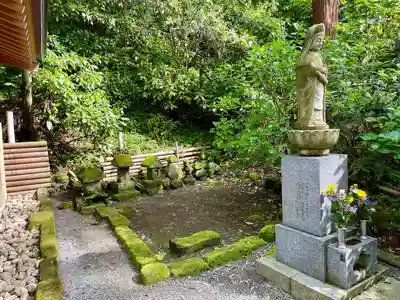 蛇苦止明神（蛇苦止堂）の像