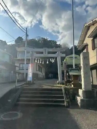 紀伊神社の{uncategorized: "未分類", other: "その他", undefined: "問題あり", building: "その他建物", grave: "お墓", sacred_gate: "鳥居", guardian: "狛犬", statue: "像", buddha: "仏像", history: "歴史", nature: "自然", garden: "庭園", animal: "動物", pagoda: "塔", temizu: "手水舎", mountain_gate: "山門・神門", sanctuary: "本殿・本堂", subordinate: "末社・摂社", art: "芸術", scenery: "景色", jizo: "地蔵", ema: "絵馬", goshuin: "御朱印", omikuji: "おみくじ", items: "授与品その他", amulet: "お守り", goshuincho: "御朱印帳", eats: "食事", festival: "お祭り", votive_dance: "神楽", shichigosan: "七五三参", wedding: "結婚式", experience: "体験その他", initially: "初詣", around: "周辺", anti_infection: "感染症対策"}