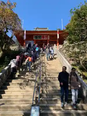 高尾山薬王院の山門・神門