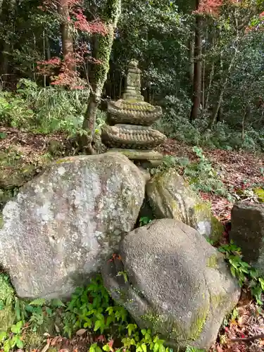 精矛神社の塔