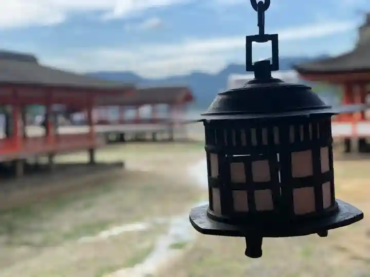 厳島神社の{uncategorized: "未分類", other: "その他", undefined: "問題あり", building: "その他建物", grave: "お墓", sacred_gate: "鳥居", guardian: "狛犬", statue: "像", buddha: "仏像", history: "歴史", nature: "自然", garden: "庭園", animal: "動物", pagoda: "塔", temizu: "手水舎", mountain_gate: "山門・神門", sanctuary: "本殿・本堂", subordinate: "末社・摂社", art: "芸術", scenery: "景色", jizo: "地蔵", ema: "絵馬", goshuin: "御朱印", omikuji: "おみくじ", items: "授与品その他", amulet: "お守り", goshuincho: "御朱印帳", eats: "食事", festival: "お祭り", votive_dance: "神楽", shichigosan: "七五三参", wedding: "結婚式", experience: "体験その他", initially: "初詣", around: "周辺", anti_infection: "感染症対策"}