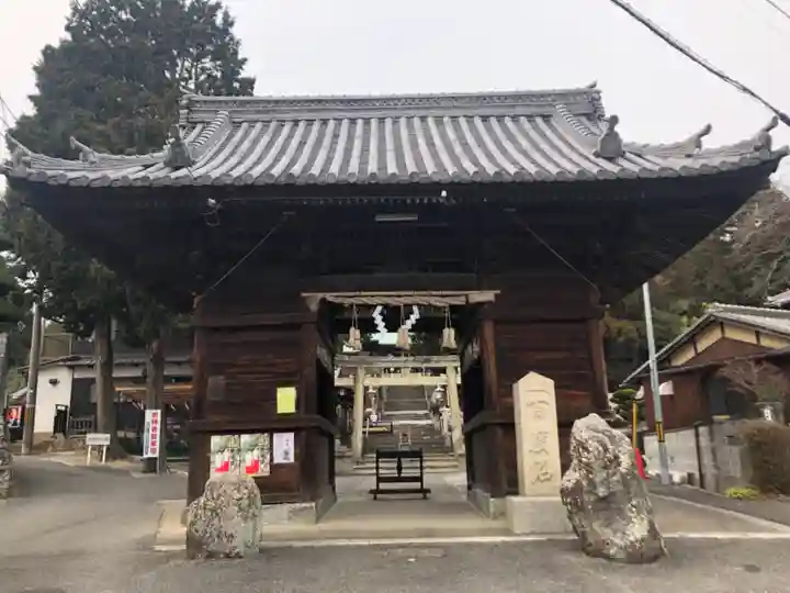 白國神社の山門・神門