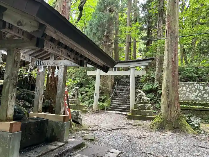 十和田神社の{uncategorized: "未分類", other: "その他", undefined: "問題あり", building: "その他建物", grave: "お墓", sacred_gate: "鳥居", guardian: "狛犬", statue: "像", buddha: "仏像", history: "歴史", nature: "自然", garden: "庭園", animal: "動物", pagoda: "塔", temizu: "手水舎", mountain_gate: "山門・神門", sanctuary: "本殿・本堂", subordinate: "末社・摂社", art: "芸術", scenery: "景色", jizo: "地蔵", ema: "絵馬", goshuin: "御朱印", omikuji: "おみくじ", items: "授与品その他", amulet: "お守り", goshuincho: "御朱印帳", eats: "食事", festival: "お祭り", votive_dance: "神楽", shichigosan: "七五三参", wedding: "結婚式", experience: "体験その他", initially: "初詣", around: "周辺", anti_infection: "感染症対策"}