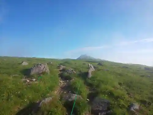 月山神社本宮の周辺