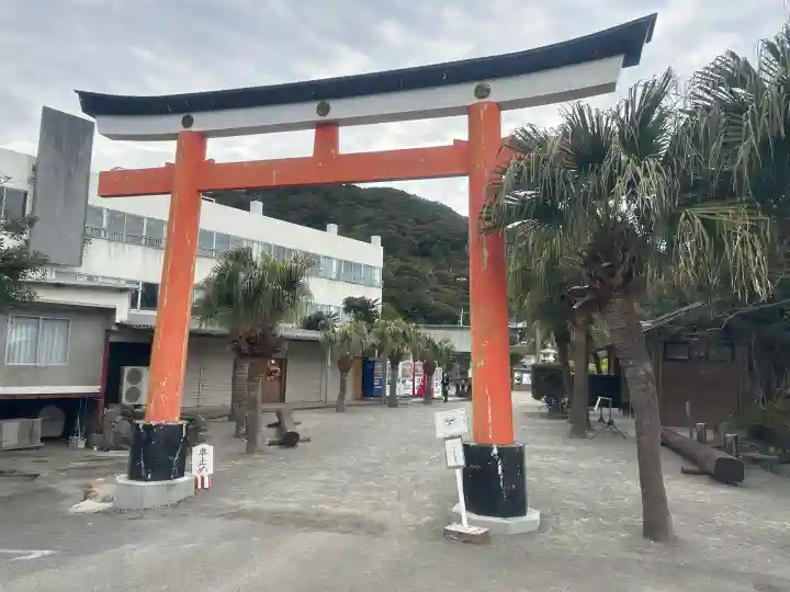 鵜戸神宮の{uncategorized: "未分類", other: "その他", undefined: "問題あり", building: "その他建物", grave: "お墓", sacred_gate: "鳥居", guardian: "狛犬", statue: "像", buddha: "仏像", history: "歴史", nature: "自然", garden: "庭園", animal: "動物", pagoda: "塔", temizu: "手水舎", mountain_gate: "山門・神門", sanctuary: "本殿・本堂", subordinate: "末社・摂社", art: "芸術", scenery: "景色", jizo: "地蔵", ema: "絵馬", goshuin: "御朱印", omikuji: "おみくじ", items: "授与品その他", amulet: "お守り", goshuincho: "御朱印帳", eats: "食事", festival: "お祭り", votive_dance: "神楽", shichigosan: "七五三参", wedding: "結婚式", experience: "体験その他", initially: "初詣", around: "周辺", anti_infection: "感染症対策"}