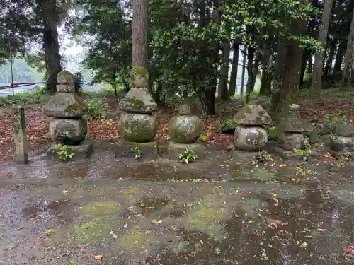 熊野神社の{uncategorized: "未分類", other: "その他", undefined: "問題あり", building: "その他建物", grave: "お墓", sacred_gate: "鳥居", guardian: "狛犬", statue: "像", buddha: "仏像", history: "歴史", nature: "自然", garden: "庭園", animal: "動物", pagoda: "塔", temizu: "手水舎", mountain_gate: "山門・神門", sanctuary: "本殿・本堂", subordinate: "末社・摂社", art: "芸術", scenery: "景色", jizo: "地蔵", ema: "絵馬", goshuin: "御朱印", omikuji: "おみくじ", items: "授与品その他", amulet: "お守り", goshuincho: "御朱印帳", eats: "食事", festival: "お祭り", votive_dance: "神楽", shichigosan: "七五三参", wedding: "結婚式", experience: "体験その他", initially: "初詣", around: "周辺", anti_infection: "感染症対策"}