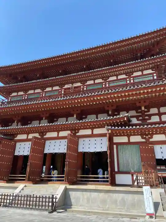 薬師寺の本殿・本堂